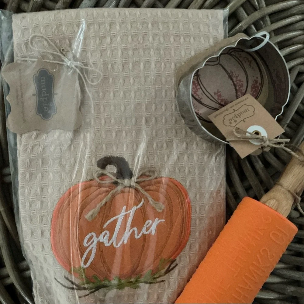 NWT Mud Pie Set of Gather Embroidered Pumpkin Towel and Rolling Pin Set